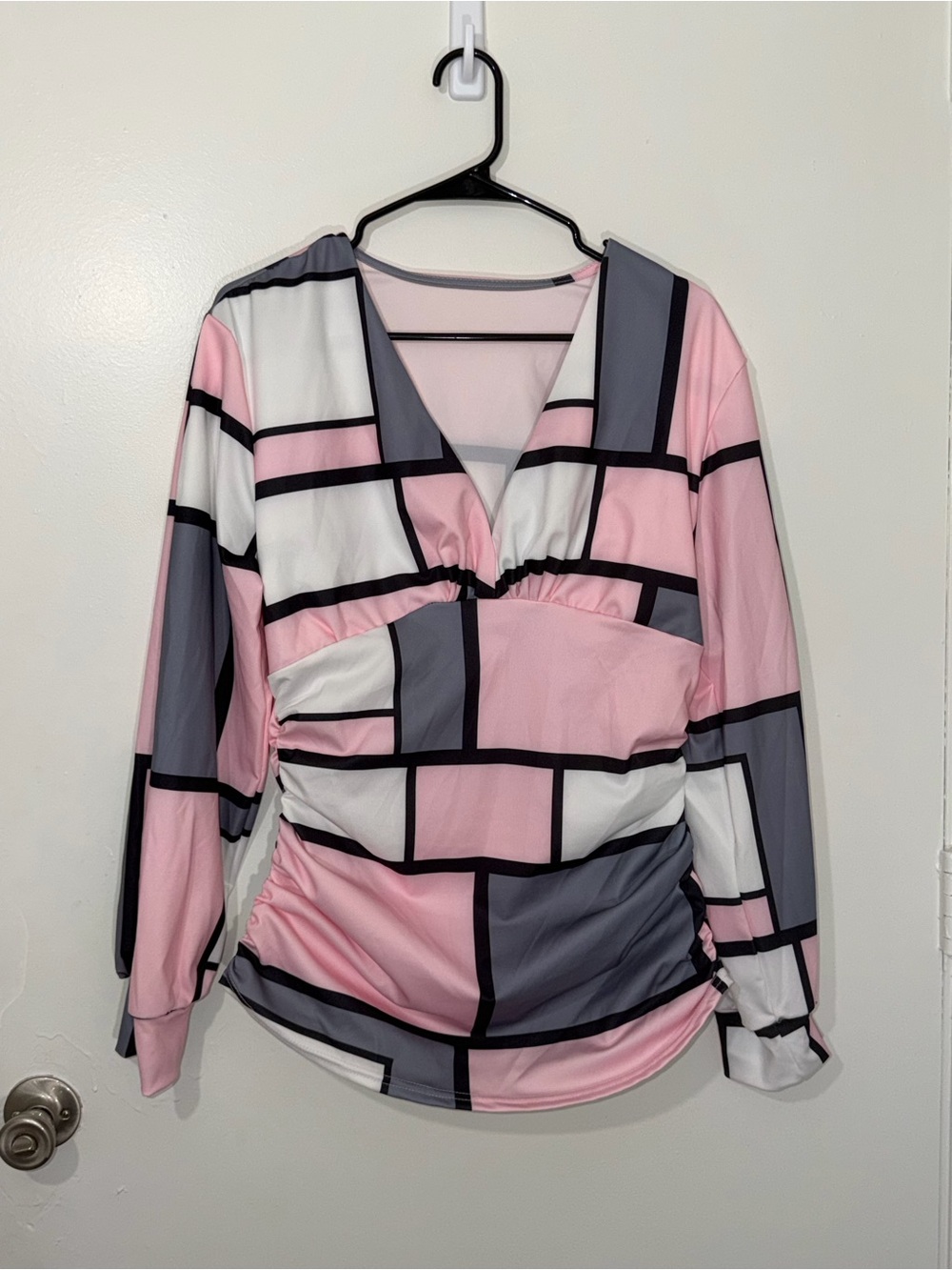 Women's Pink & Gray Y2K Retro Mod Color Block V-Neck Long Sleeve Top